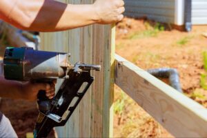 Fence Staining Services: How to Choose the Best Near You for Cost, Quality, and Maintenance